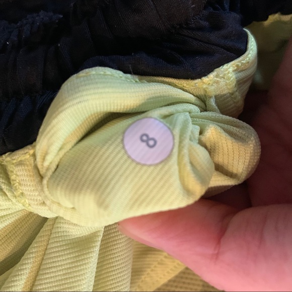 Lululemon Hotty Hot Shorts sz8 - Picture 10 of 10